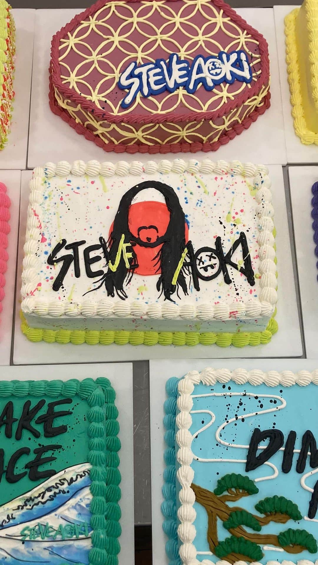ai okadaのインスタグラム：「cake face 🚀🚀🚀 sponge & cream only cake🎂  @steveaoki  @raisetokyo    2022.10.09 #stiveaoki」