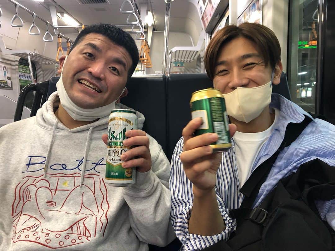 梅村賢太郎のインスタグラム：「#すゑひろがりず #ラフ次元 #ちょっとマティーニ #ありがとうございました #最高コーナー #ヒガシヤマ くんすごい #お客さんも最高でした #ありがとうございました #マティーニ #🍸」