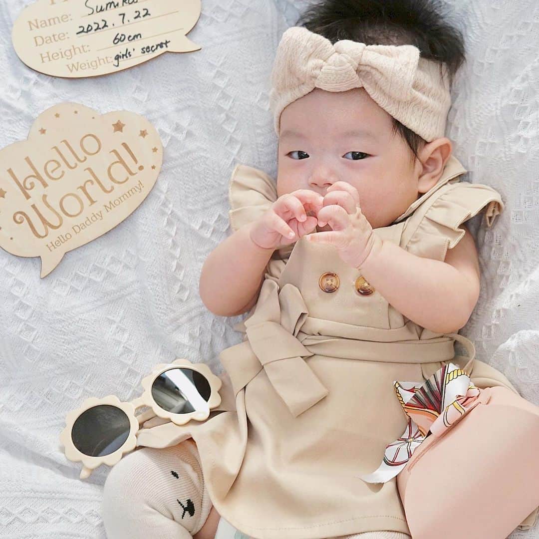 艾芊芊さんのインスタグラム写真 - (艾芊芊Instagram)「自宅に撮るの百日記念、byママさんカメラマン#赤ちゃん #赤ちゃん写真 #赤ちゃんコーデ」11月12日 15時04分 - iceykoko