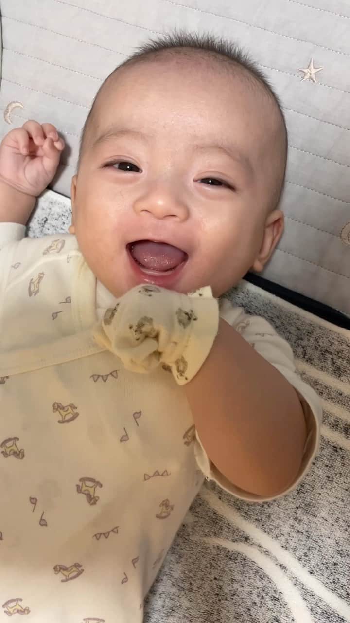 mimiのインスタグラム：「笑うと一緒に笑ってくれる☺️🤍癒し🥺🥺🥺🥺🤍 ・ #男の子ベビー #4ヶ月ベビー #笑顔のループ #微笑み返し #寅年ベビー #令和四年ベビー #五黄の寅ベビー #ママカメラ #ベビスタグラム #親バカ部 #ママリ #まますたぐらむ #新米ママ #ママ垢」