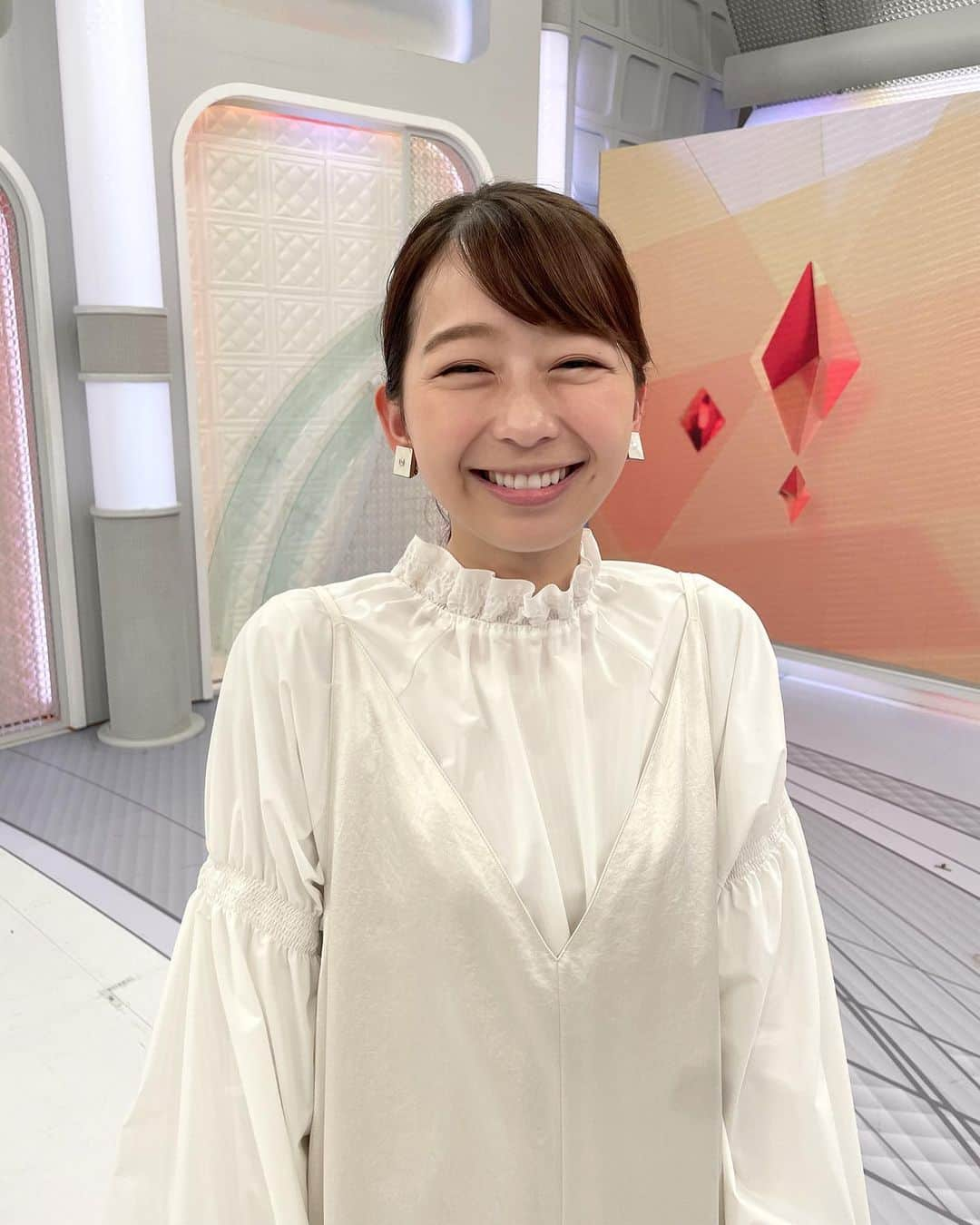 フジテレビ「プライムニュース イブニング」さんのインスタグラム写真 - (フジテレビ「プライムニュース イブニング」Instagram)「きょうは全国各地の 秋ならではの「食」のイベントをお伝えしましたが… どこもとてもおいしそうでしたね。 ⁡ 取材班がやきいもフェスでおみやげを買ってきてくれ、 私たちもOA後にいただきました！嬉しかったです。 やっぱり食欲の秋！ ⁡ きょうもご覧いただきありがとうございました。 ⁡ #生野陽子 @yoko_shono #小室瑛莉子 @komuro.eriko #奥寺健 @fujitv_announcer #杉原千尋 @chihiro.sugihara #フジテレビ #アナウンサー #ニュース」11月12日 18時42分 - livenews_it