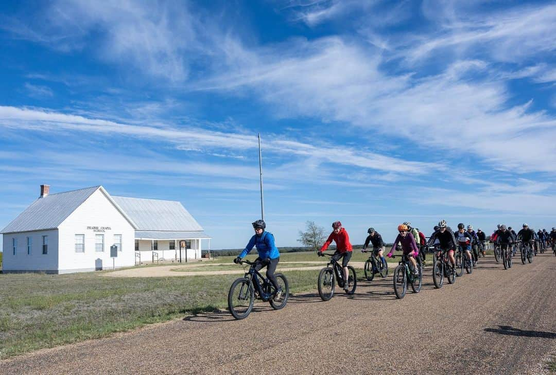 ジョージ・H・W・ブッシュさんのインスタグラム写真 - (ジョージ・H・W・ブッシュInstagram)「There’s no better way to spend Veterans Day weekend than riding mountain bikes with some of America’s finest citizens. Laura and I are grateful to all who have served and sacrificed for our freedoms.  📷: @grantmillerphotography」11月13日 4時43分 - georgewbush