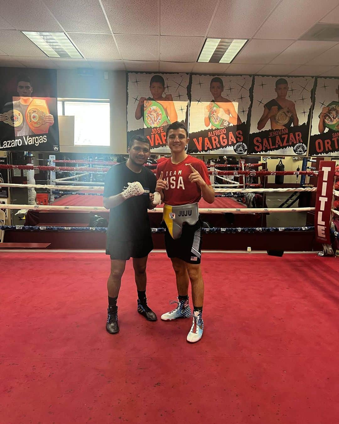 ローマン・ゴンサレスさんのインスタグラム写真 - (ローマン・ゴンサレスInstagram)「Greatness in the making, great rounds today with 5x World Champion @chocolatito87 🚀🥊🦈 #boxing」11月13日 5時12分 - chocolatito87