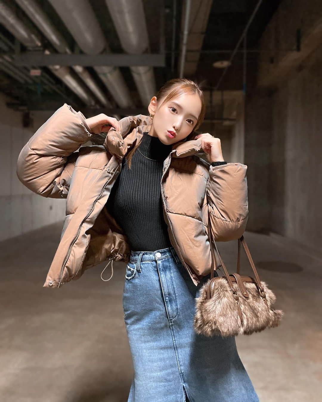 引地裕美のインスタグラム：「🧸🧺🤎💭  @murua_official のショートブルゾン🤎 コンパクトだけどフードはボリュームがあって◎ スタンド襟になるのも可愛いよ🧸  #ゆうみ服 🧺 #murua #murua2022aw #murua_snap #フードショートブルゾン #pr  #UMine #japan #옷스타그램 #데일리룩 #코디스타그램 #每日穿搭  #ootd #fashionblogger #WhatIWore #follow #fashionista #japanesegirl」