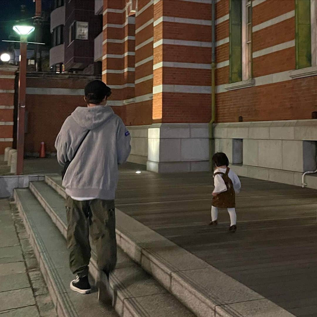 平戸太貴のインスタグラム：「沢山遊びたくて 沢山食べたい愛娘🫰」