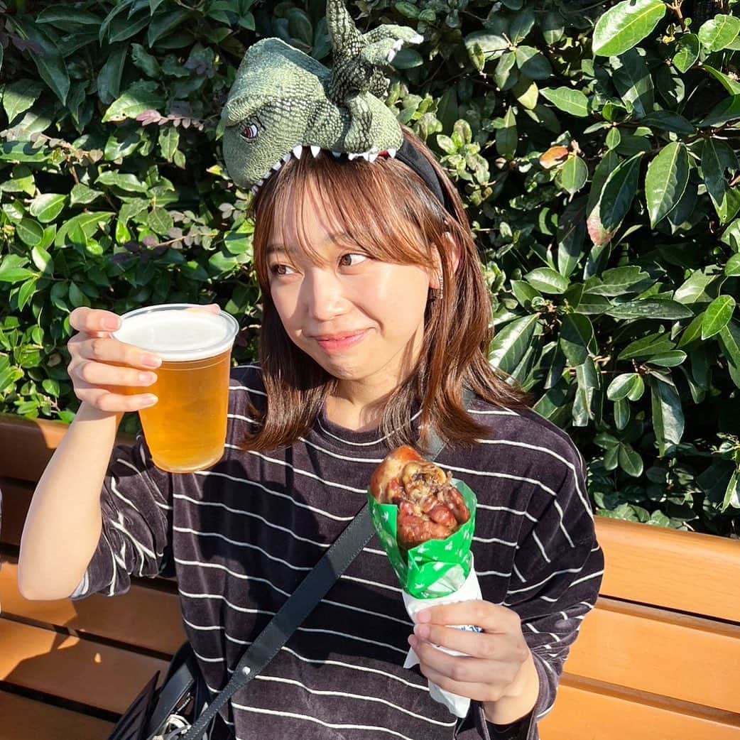 すえきひなたさんのインスタグラム写真 - (すえきひなたInstagram)「連休だったから大阪いってきた USJ！！！！  人生で2度目〜 やっとこさビール手に入れて嬉しそうなとこ🍺☺️ #usj」11月12日 21時43分 - hinata_sueki