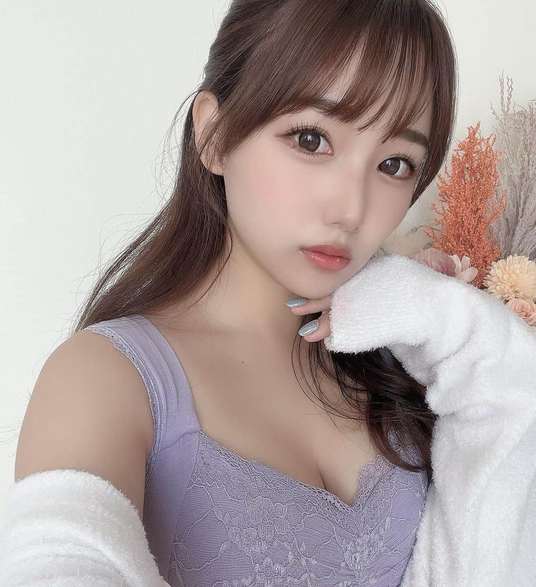 加藤里奈さんのインスタグラム写真 - (加藤里奈Instagram)「⋆  @tu_hacci のナイトブラ、ラクシア💜 みなさんはどんなナイトブラ使ってますかー？🫶🏻  私はもうずっと同じナイトブラを使ってる気がする😌  つけ心地、肌触りがダントツ良いラクシアなので、寝る時窮屈な感じもしないしおすすめ☺️  サイズも三段階調節できるし、 パットもしっかりしてるから安定感があるよ〜  今、プレミアムオータムセールが開催中みたいです！ ・注文番号末尾28のついた方に99%OFFTICKETを配布🎉 ・注文番号末尾82がついた人ブラキャミブラックプレゼント🎁 ・一足先に福袋が登場！ モーニングルーティンブラ上下1セット＋シンプルデザインショーツ2枚 通常6,440円のところいまだけ　2,980円(税込)になるみたいです！ ・暖ったか商品20%OFF ・MAX89%OFF・全品セール！  などなどお得なセールが盛りだくさんみたいなので ぜひみてみてね〜！  ※14日(月)23：59までです！  #tu_hacci#ツーハッチ#ツーハッチジョシ#tu_haccipic#タイアップ#ナイトブラ#ブラジャー#授乳ブラ#授乳服#ワイヤレスブラ#キャミソール#ブラトップ#女子力#女子力アップ#ルームウエア#バストケア#部屋着#パジャマ#ナイトウェア#育乳#自分磨き#ナイトケア」11月12日 21時40分 - katoco0326