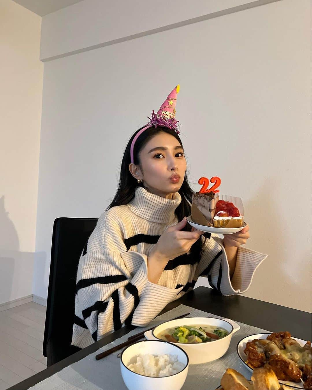 西村円花さんのインスタグラム写真 - (西村円花Instagram)「22歳になりました‼︎🎂  毎日たのしくて幸せです😌💓 これからも私らしくがんばります🫶🫶」11月12日 21時44分 - madoka_1112_