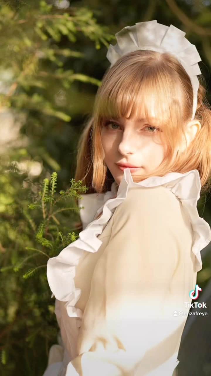 Ella Freyaのインスタグラム：「✨😊」