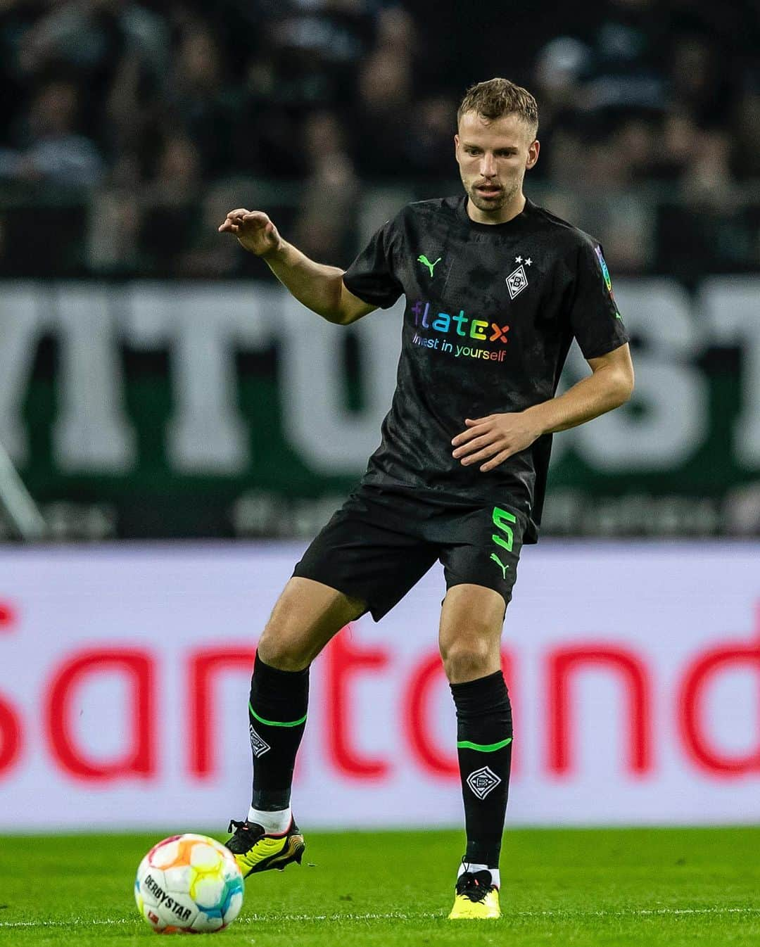 マーヴィン・フリードリヒさんのインスタグラム写真 - (マーヴィン・フリードリヒInstagram)「Die 3 Punkte bleiben im Borussia Park 🐎  #bmgbvb #heimsieg #mönchengladbach」11月12日 22時17分 - marvinfrd