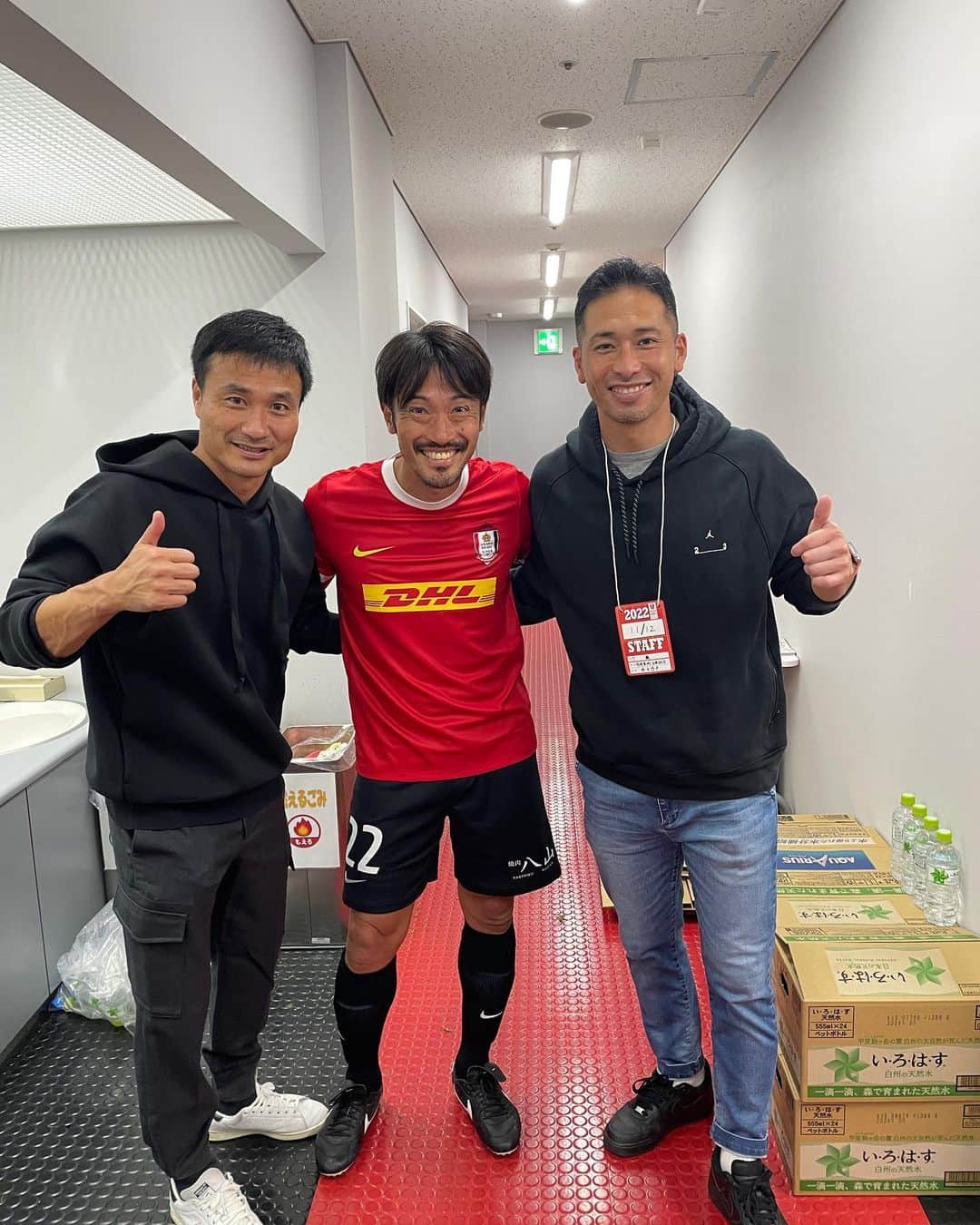 徳永悠平のインスタグラム：「阿部勇樹さんの引退試合に出場させていただきました。 素晴らしいメンバーとサッカーができて楽しかったですし、たくさんのサポーターから愛される阿部ちゃんに相応しい感動的なセレモニーでした👏👏👏  阿部ちゃんのこれからの更なるご活躍を期待してます‼️‼️  久しぶりにサッカーしてクタクタです笑」