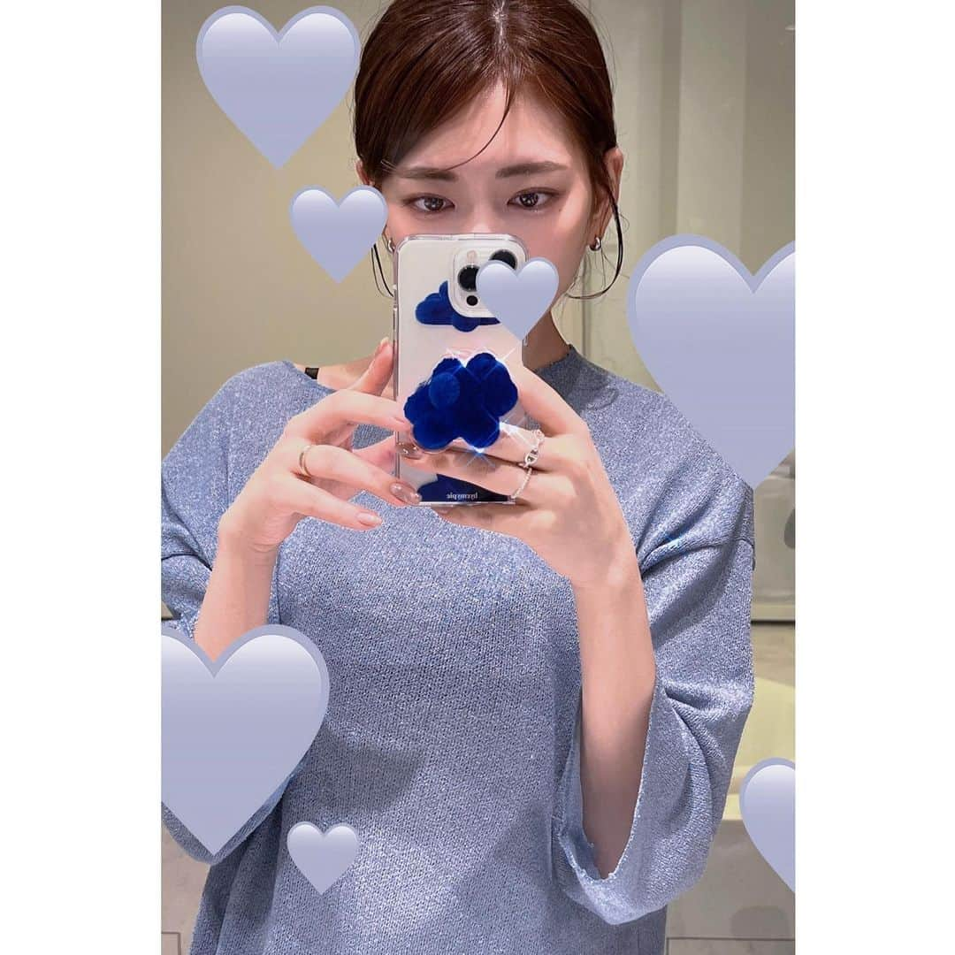 井端珠里のインスタグラム：「新しいiPhoneケースと8億光年ぶりのネイルめっきゃわ🫦💙🧸」