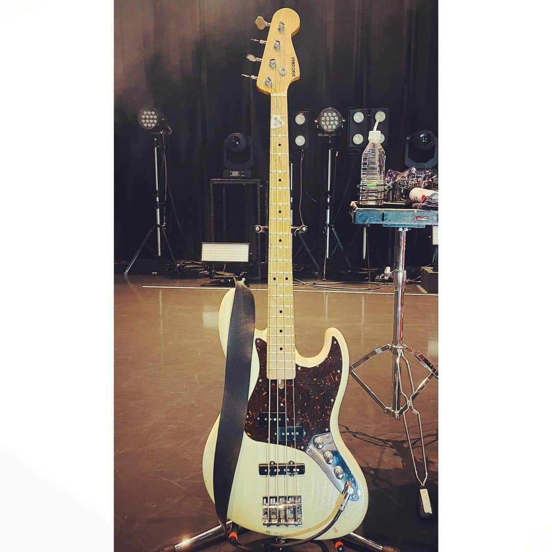 345のインスタグラム：「昨日はベースの日でしたね。 遅ればせながら…🎸  #ベースの日  #bass #bassguitar」