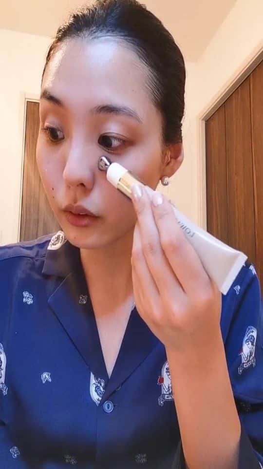 ayaka8880のインスタグラム：「. . 別名『塗るボトックス』なアイクリーム . @lowan.official コラボライブ . クーポンコードお使いください♡ . 定期特典》 ① 初回半額（定価9,980円→4,990円） ② 高橋夏果様限定クーポンで、さらに「500円OFF」  《500円OFFクーポンコード》 LOWANayaka  《使用方法》 公式サイト購入画面の「クーポン利用欄」に クーポンコード【LOWANayaka】をご入力ください。  ● 使用期限は設けておりません。 ● 使用回数はお一人様一回限りとなります。 ● 定期限定のクーポンとなります。」