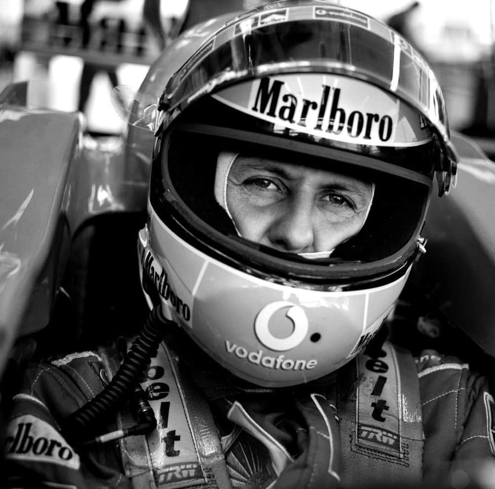 ミハエル・シューマッハのインスタグラム：「SCHUMACHER  Rennfahrer, Sportikone, Legende.  Vater, Ehemann, Freund.  Die Dokumentation von @b14film, die im vergangenen Jahr bei Netflix zu sehen war, läuft morgen nach dem Grossen Preis von Brasilien im deutschen Free-TV: RTL, 21.15 Uhr.  @rtl_formel1 @f1 @scuderiaferrari @mercedesamgf1 #gpbrasil」