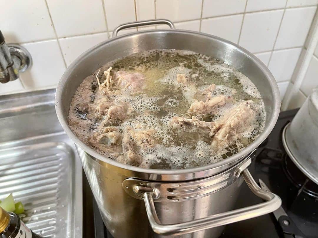 吉田健悟のインスタグラム：「ラーメン修行中。 むずうま。  嫁さんにして。  #ラーメン #吉田健悟」