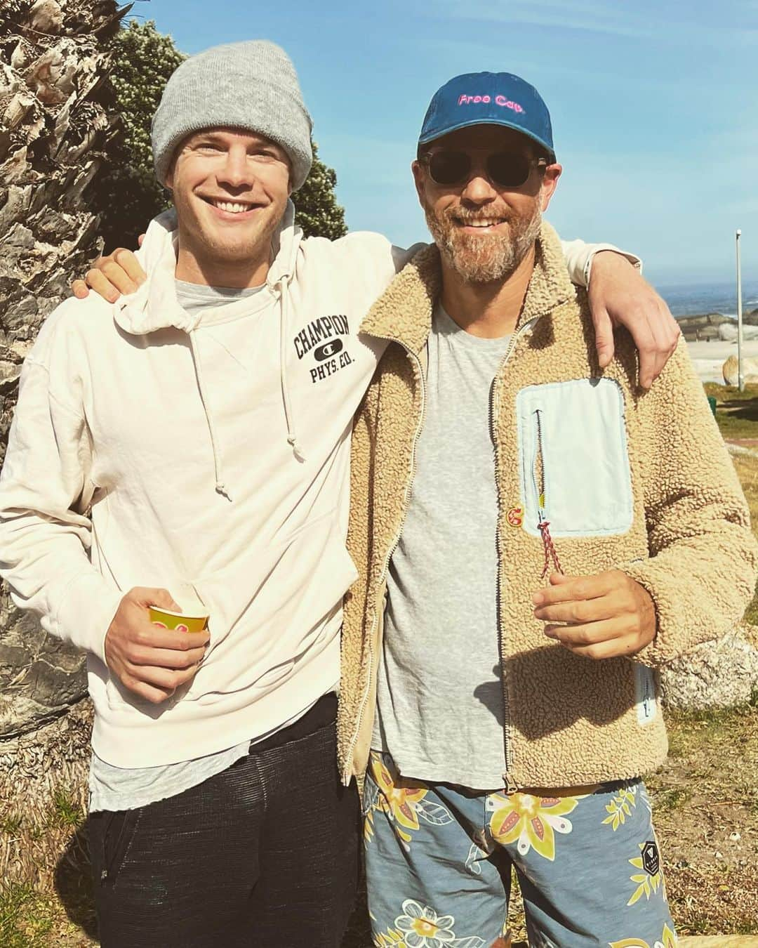 グレアム・ロジャースさんのインスタグラム写真 - (グレアム・ロジャースInstagram)「So grateful to have met @marcrogoff. Marc was kind enough to include me in his sunrise polar swim club. 10°C water for 10-15 minutes. While Marc implemented Wim Hof breathing techniques, I found screaming obscenities as an equally effective way to guide  me through the morning ritual. Different approaches but we both received the benefits of #coldwaterimmersion. Curbing Anxiety and the Thinky’s has always been a daily challenge for me, so Thank you Marc for showing me a cool, fun and deeply uncomfortable activity to improve my mental well-being. It’s amazing what throwing yourself in freezing water can do to calm the mind. #Winteriscoming and you can find me in your pond. 🥶🧘‍♂️❤️」11月13日 2時20分 - grahambamthankyoumam