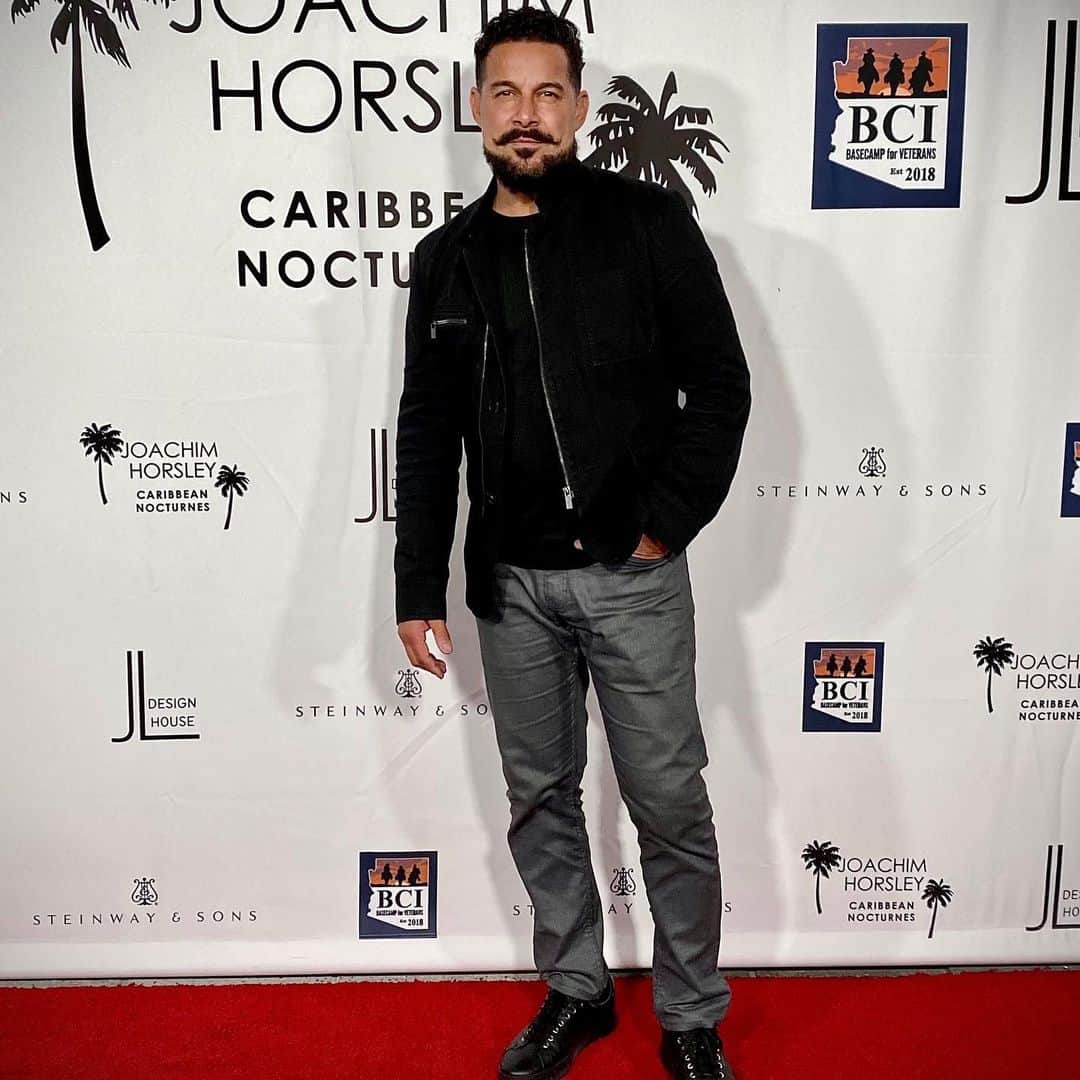 ジョン・ウエルタスのインスタグラム：「Thanks to everyone who came out to support @joachimhorsley and @basecamp_for_veterans_inc @neuehouse with me! What an incredible night of music and fun to celebrate #veteransday」