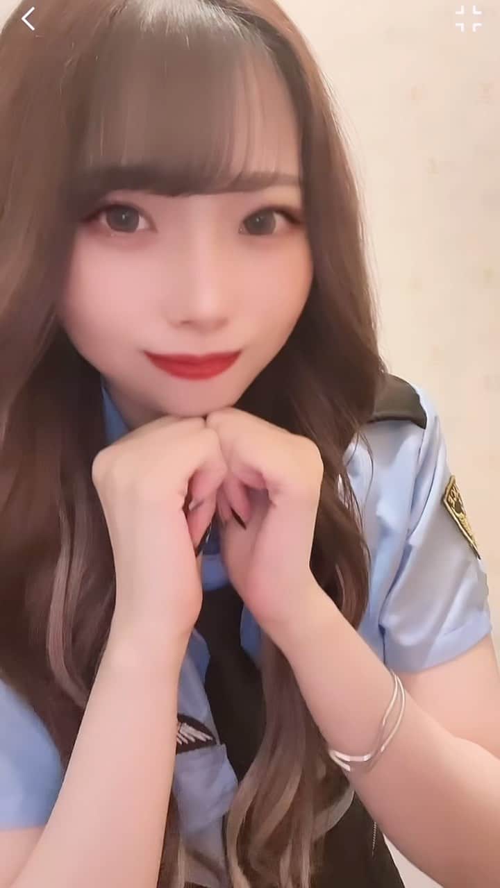 のインスタグラム：「ハロウィンの時コスプレした時の~👮‍♀️   #ハロウィンコスプレ #ポリス #はろうぃん #tiktok  #いいね返し #いいね大歓迎 #할로윈 #좋아요반사 #좋아요  #셀카 #셀카놀이 #셀카샷」
