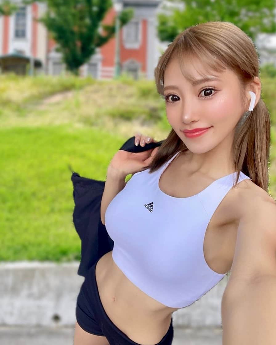 佐崎きさきのインスタグラム：「. (｡･･)ﾉぉはょぅ♪ 朝のウォーキング最高🏃💨🚶☀ . .  #腹筋 #肌肉 #腹肌 #照片 #性感內衣  #性感睡衣 #減脂 #training #gym  #gymlife #gymmotivation #トレーニング #腹筋女子  #운동 #사진 #미용  #muscle  #abs  #fitness #fitnessgirl」