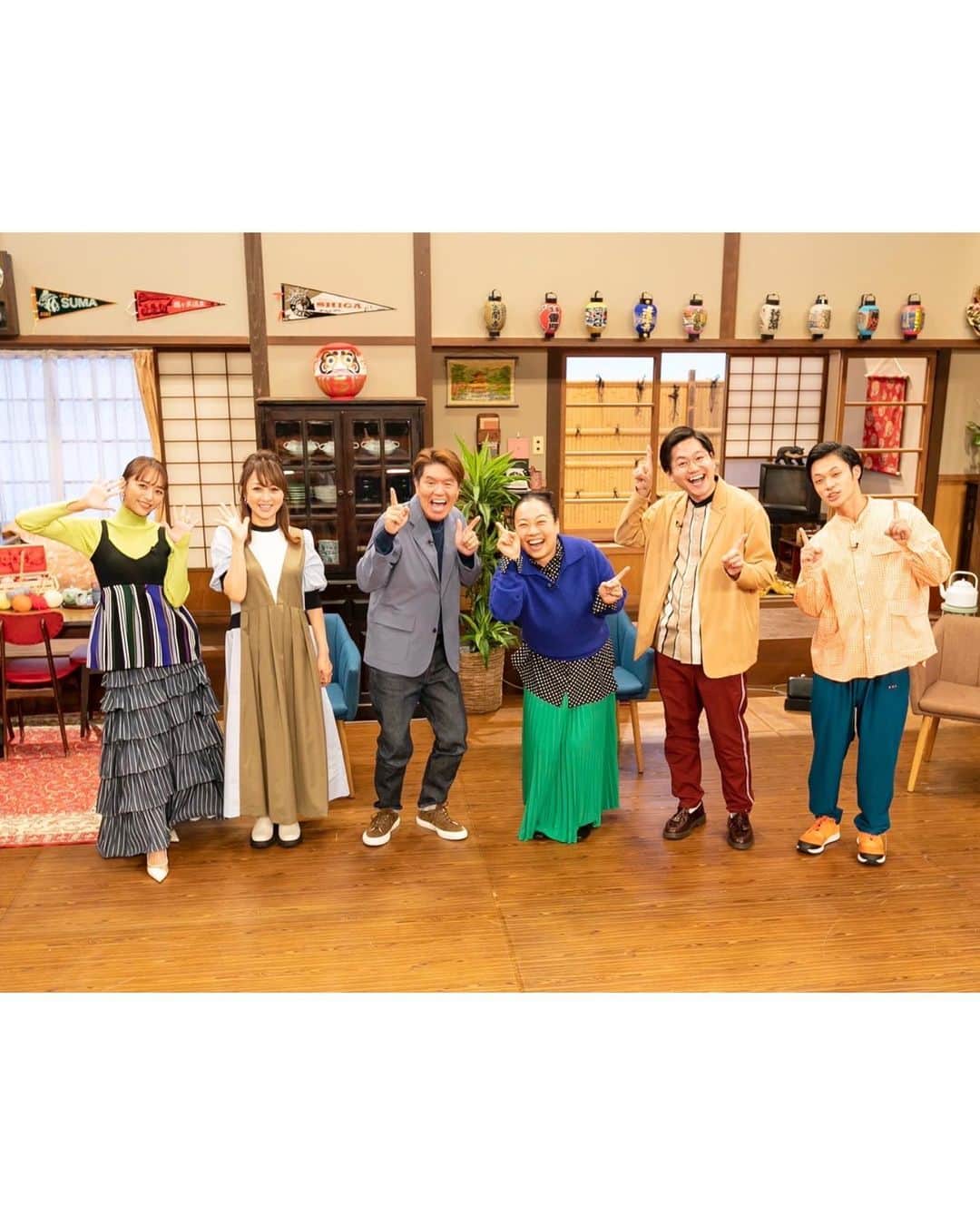 近藤千尋のインスタグラム：「本日でございます📺💓　  日テレ 「ヒロミ⭐︎あさこの昭和平成の 懐かしスターを直撃！ 令和のバカ売れ商品をお届けSP」は 13日(日)午後3時から放送です📺🤍🤍 ※一部地域を除く　  毎回呼んでいただけて幸せな番組です😭💕 ファミリーホテイソンさんもいて 和やかな収録でした😘  まったり日曜日❤️ 今日は子供達とお出かけします👧👧」