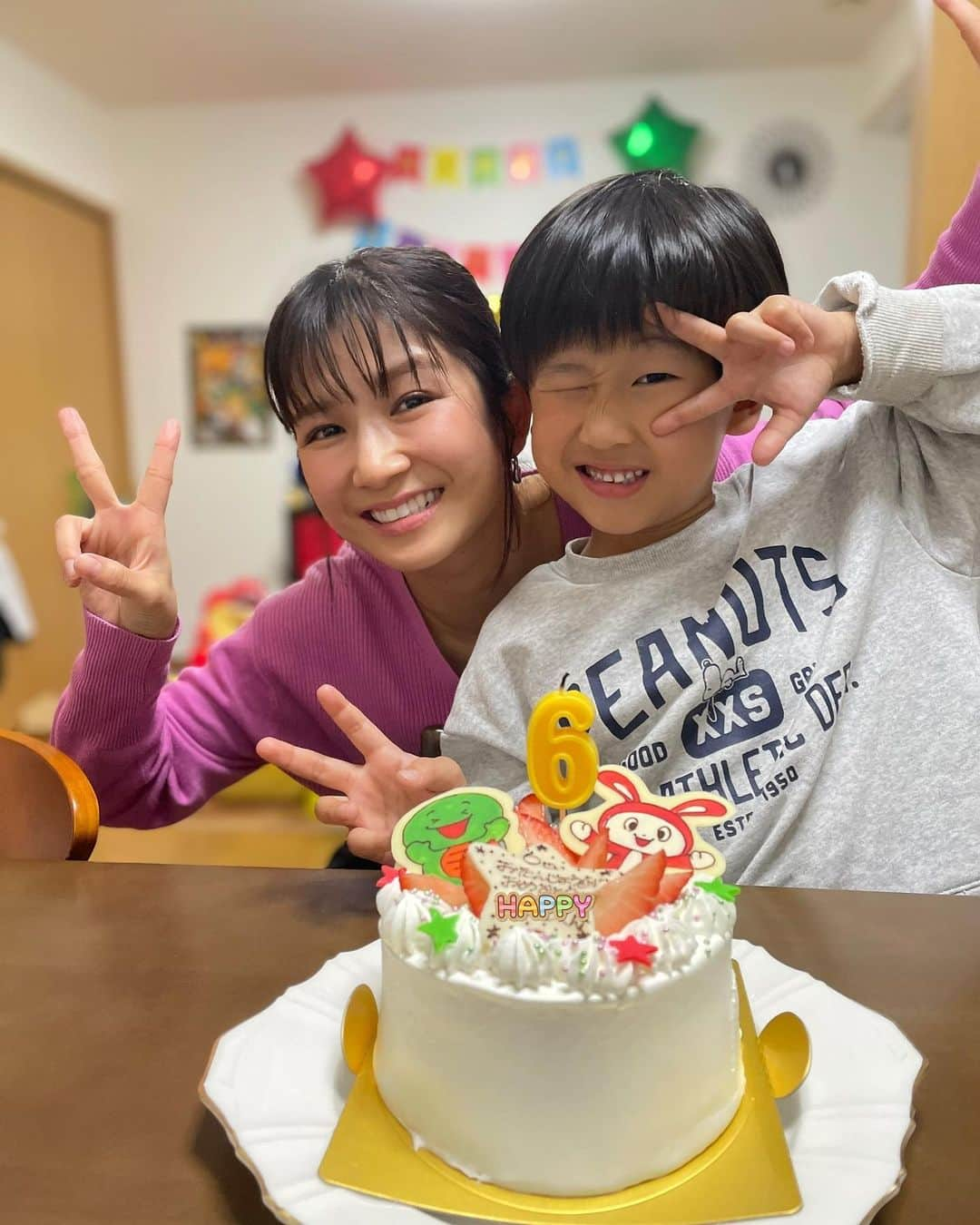 小西ゆりなさんのインスタグラム写真 - (小西ゆりなInstagram)「6歳のお誕生日おめでとう👦🎂🎉 母親譲りのおしゃべりモンスター化はどんどんパワーアップして… 今や対等に喧嘩もするけど😂 これからも毎日楽しく過ごそうね‼️ 今年は大好きなまいぜんシスターズのケーキ🎂 可愛すぎる仕上がりに私が大興奮😍 #本日お誕生日 #11月13日 #2016年生まれ #６歳 #男の子 #happybirthday #誕生日ケーキ #まいぜんシスターズ」11月13日 8時18分 - yurina_konishi