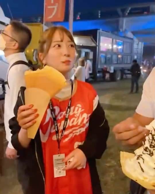 堀尾実咲のインスタグラム：「おはよー✨  昨日はおかざきクルまつりの方にも行ってきたよ👶👶❤️🤍 賑やかで楽しかったー！！  ゆきちゃん、スタッフさんたちと屋台の「うまいもの」たくさん食べました😊  花火も見れたよ🎇 みんなに綺麗さ伝えたくてお写真撮ったのに下手すぎて草w 伝わらなくてごめんよw  本日最終日もよろしくお願いします🏟  #rallyjapan #ラリージャパン #wrc」