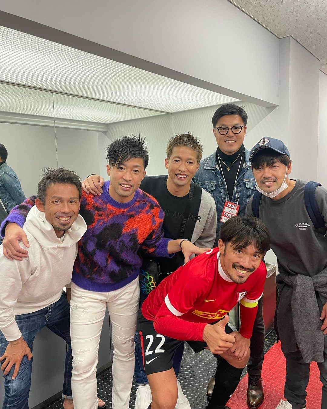 森崎浩司さんのインスタグラム写真 - (森崎浩司Instagram)「同世代のサッカー仲間⚽️  主役の阿部ちゃんは忙しくてピッチの上では写真撮れなかったけど、ロッカールーム(3枚目の写真)で無事に撮れました🤳☺️  #浦和レッズ #阿部勇樹 #阿部勇樹引退試合  @keita.suzuki.official  @nasudaisuke_official  @matsuidaisuke_official  @yuto7sato  #山瀬功治 #高松大樹 #森崎和幸 #森崎浩司」11月13日 10時09分 - koji.morisaki77