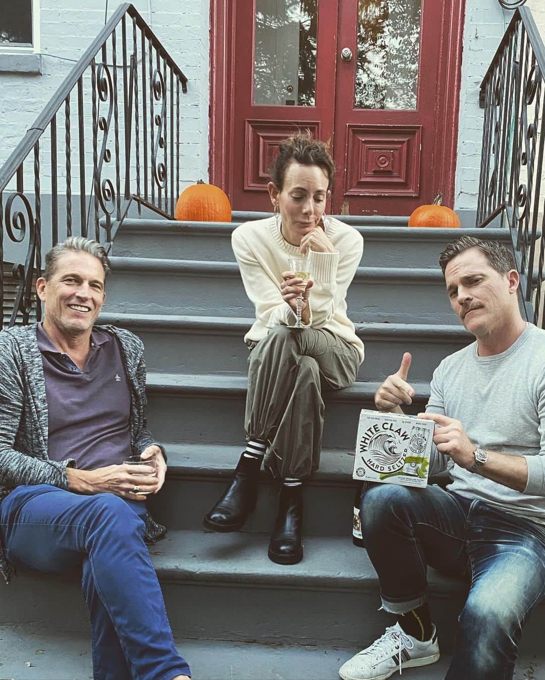 マイケル・ドイルさんのインスタグラム写真 - (マイケル・ドイルInstagram)「Stoop (autumn). Thank you @chrisgraygram for upping our stoop game with The Claw」11月13日 10時16分 - themikedoyle