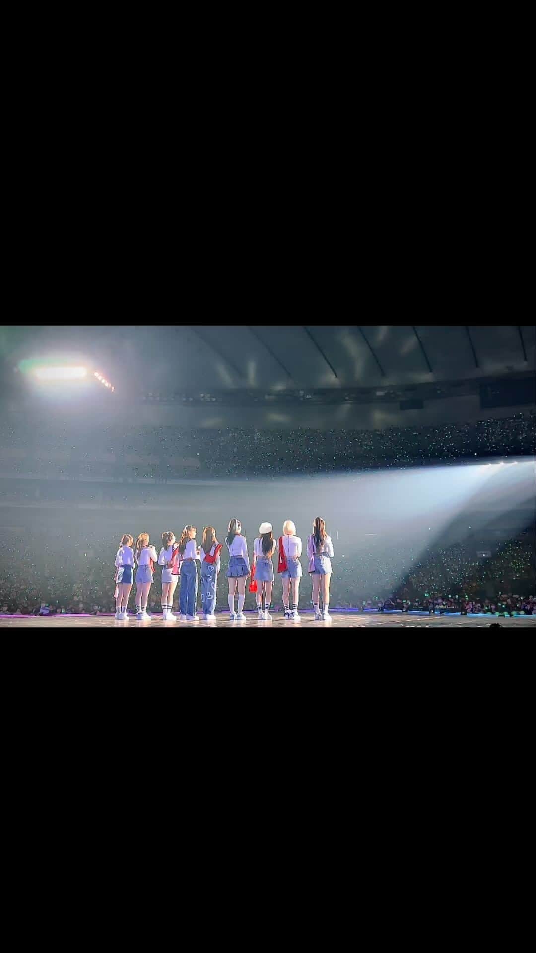 のインスタグラム：「[#NiziU_CAM]  WithUと迎えた NiziU初の東京ドーム公演✨ 最高に幸せな1日を過ごせました👏🏻  そして本日、東京ドーム公演2日目✌ 忘れられない一生の思い出を作りましょう🔥  #NiziU #WithU #LivewithU2022 #Burn_it_Up」