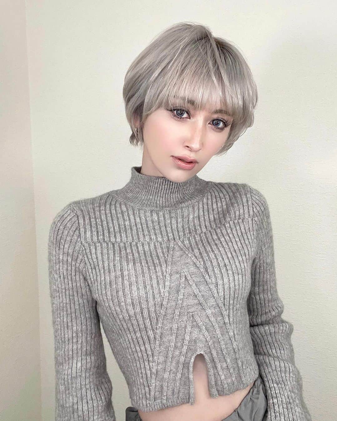 美咲あいりのインスタグラム：「🤍✨✨ ⁡ ⁡ ✂︎ @kei0926 @ankhcross_aoyama  #shortcut #ankhcross #hairstyle ⁡ ⁡ ⁡  ⁡」