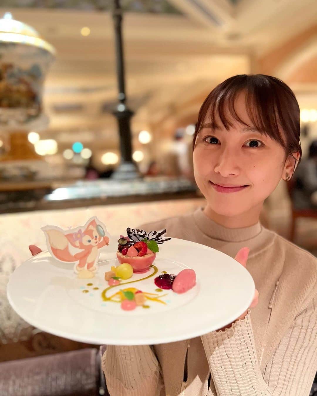 松井玲奈のインスタグラム：「ちょっと前の息抜きベッラヴィスタ。 この時はリーナベルちゃんのメニューで、特にパスタが美味しかったの！パスタソースを売って欲しいほどの絶品パスタ。 大好きなティラミスは栗でした。 今月は洋梨らしいけど、公演が終わってからご飯だけでもと思っても、ビリーヴが始まってから夜の予約を取るのが難しくなっていけるかどうか、、、。 だとしても、来月は行きたいぞ、、、ベッラヴィスタ納めしたい。」