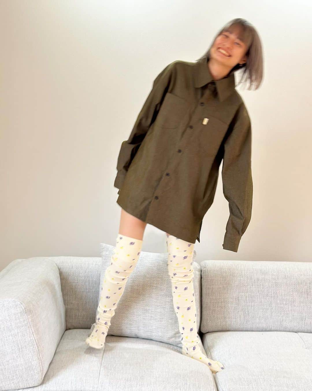 高橋愛さんのインスタグラム写真 - (高橋愛Instagram)「🍇✨  デニムに合わせてたんだけど デニム脱いでもらって socks🧦 履いてもらったの。  このホリデーの socksで余計可愛くなった あぁ、幸せ🍇 ㅤㅤㅤㅤㅤㅤㅤㅤㅤㅤㅤㅤㅤ #fukuu_ #わたしのいとこ #momoka #🍑 × #🍇」11月13日 23時46分 - i_am_takahashi