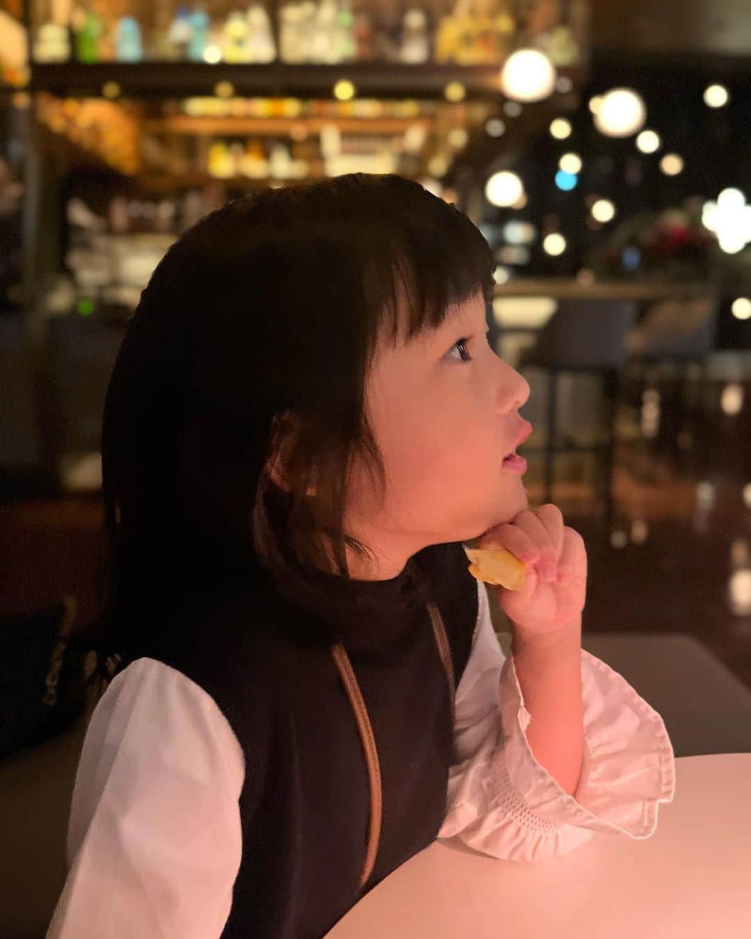 香山ひとみさんのインスタグラム写真 - (香山ひとみInstagram)「振り返るには少し早いけど、 盛り沢山だった2022年を 少しだけ振り返って、労った一日。  kids friendlyなロウリーズ様々。 プライムリブ、美味しかった🥩  #ロウリーズザプライムリブ #lawrystheprimerib  #赤坂グルメ #溜池山王グルメ #プライムリブ  #最近すぐ顔赤くなるな...👹」11月13日 23時54分 - hitomi.k24