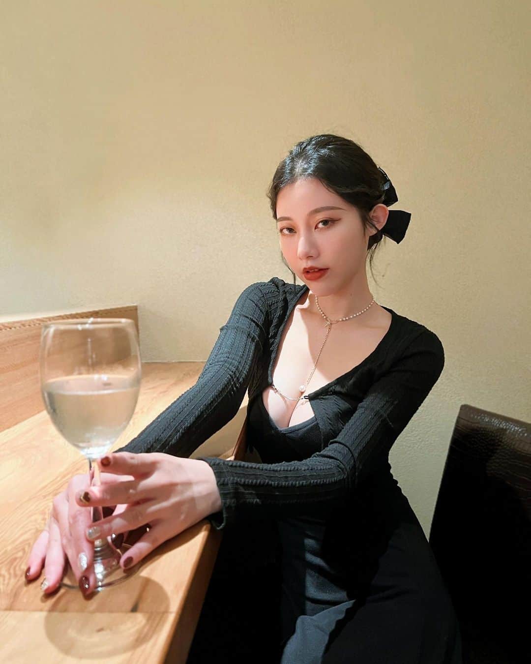 張香香のインスタグラム：「給指甲換了秋冬色 酒紅真的好顯白🍷 💅🏻/ @nymph.art.studio  說香香推薦的打88折❤️」