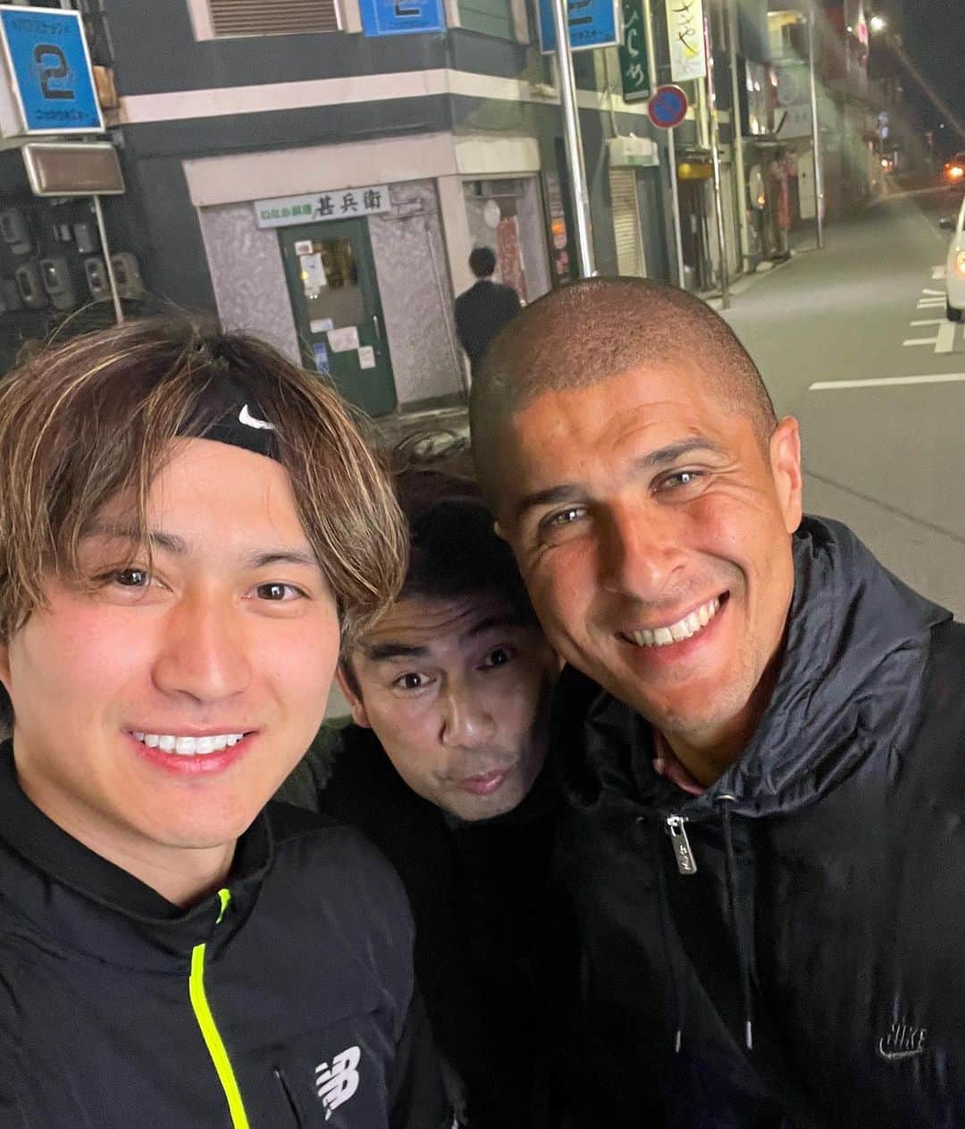 摂津颯登のインスタグラム：「今シーズンもお疲れ様でした。 来年こそJ1昇格できるよう、陰ながら応援しています。 ご飯ご馳走さまでした😌  #モンテディオ山形 #佐々木雅博 #太倉坐ドゥグラス  #摂津颯登」