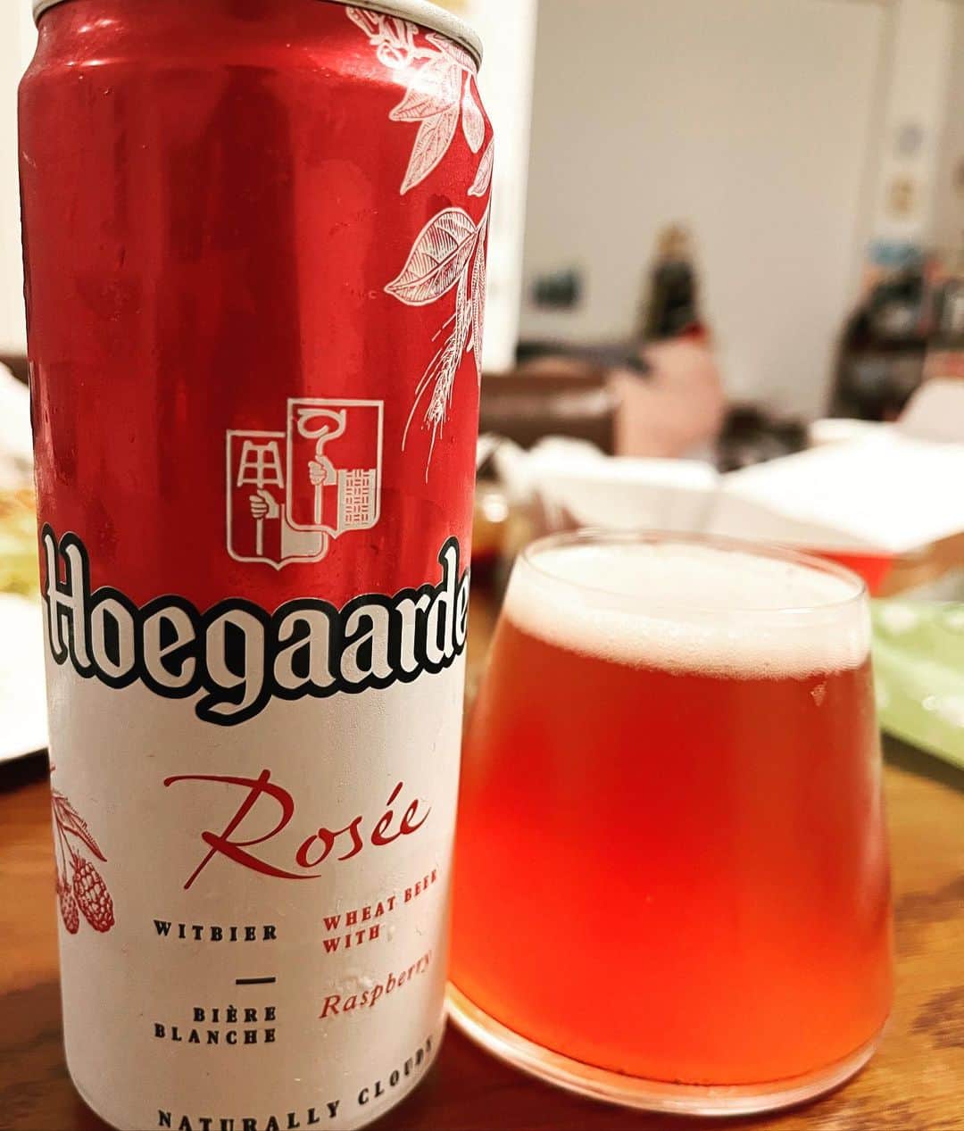 堀井亮佑のインスタグラム：「ヒューガルデンのrose。カクテルサワー感が強くビール感はあまりない。美味しいけどね。女子受けしそうな味。 #beer #堀井ビールログ」