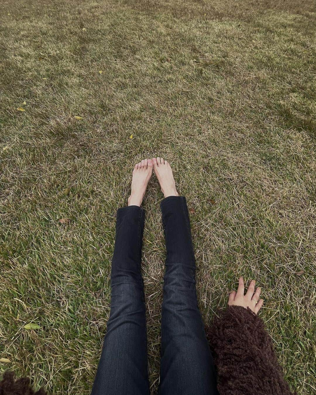 藤井夏恋さんのインスタグラム写真 - (藤井夏恋Instagram)「Earthing🌏🌱😌🦶🫴」11月13日 18時17分 - fujiikaren_official