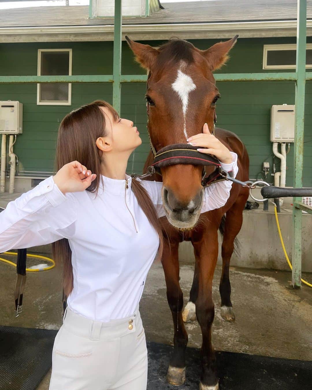 ダレノガレ明美さんのインスタグラム写真 - (ダレノガレ明美Instagram)「乗馬へ🐴 やめようと考えてましたが復活します☺️✌️  ムービーは障害の練習の時です✌️」11月13日 18時46分 - darenogare.akemi