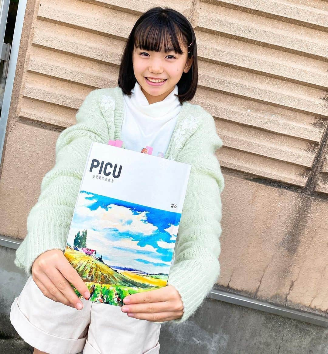 稲垣来泉のインスタグラム：「. 《出演情報》です。 １１月１４日(月) ２１時〜 #フジテレビ 「PICU 小児集中治療室」 #藤原優里 ちゃん役で 出演をさせていただきます！ . ぜひ！ご視聴ください！ . . 台本の絵が 私の大好きな水彩画家　 #柴崎春通 さんです！ . 絵が上手くなりたくて 以前から柴崎さんの動画を観て 絵の勉強をしていたので 台本の絵を見れた事も とっても嬉しかったです。 . . 嬉しかったので… 描きためた絵も少し載せました…。 もっと上手くなります。 . . #11月14日 #フジテレビ  #21時〜 #月9 #PICU #藤原優里 役 #稲垣来泉 . うでのびた…みたいな写真😊」