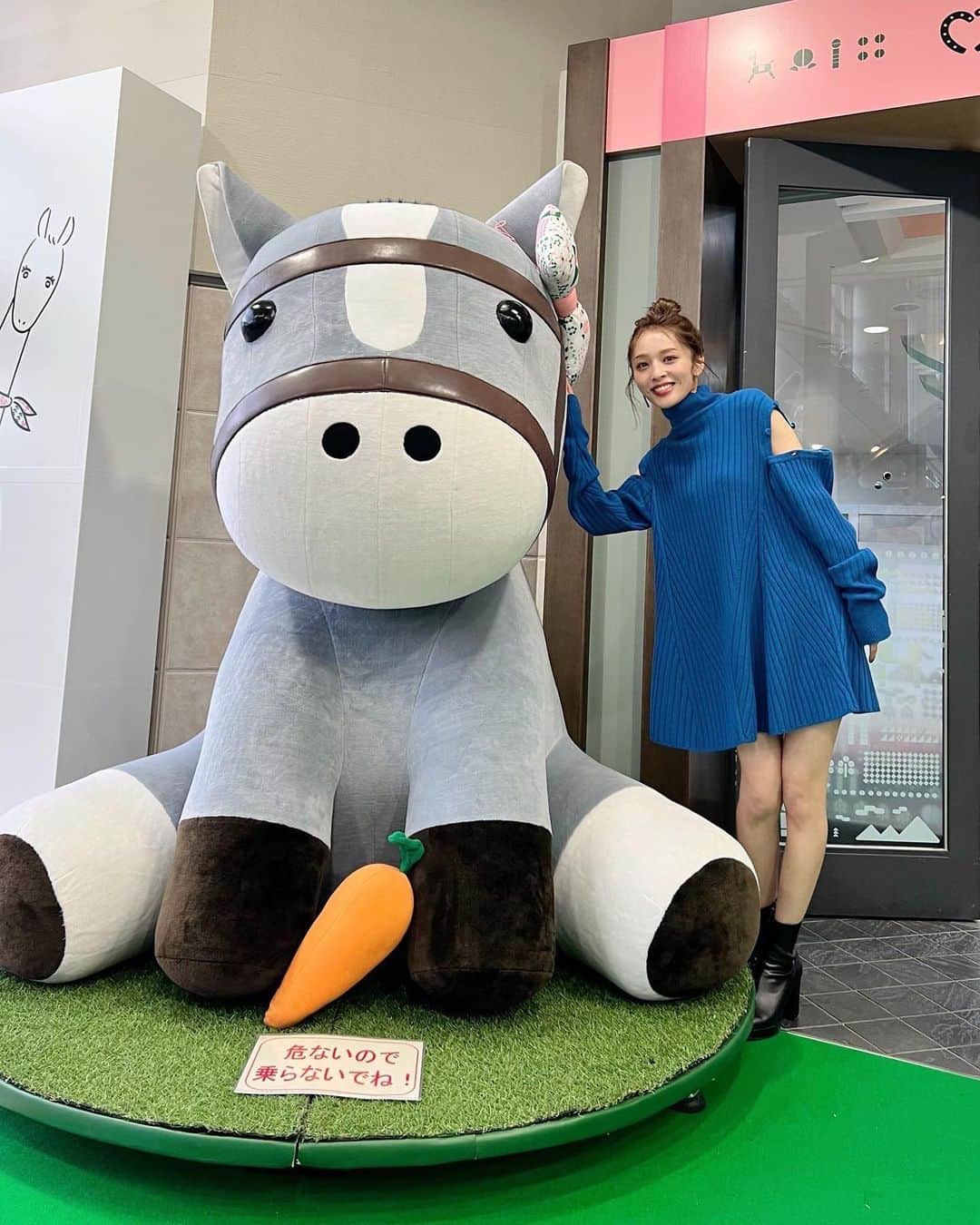 神部美咲のインスタグラム：「UMAJO SPOTにも お邪魔しました💓  可愛いスイーツは 大人気すぎて完売してました😢 リベンジしたい🥺🥺  でも福島競馬場名物 もつ煮はいただいちゃいました😋 最高でした🙇‍♀️  #福島競馬場 #JRA #UMAJO  #UMAJOSPOT  @umajo_jra」