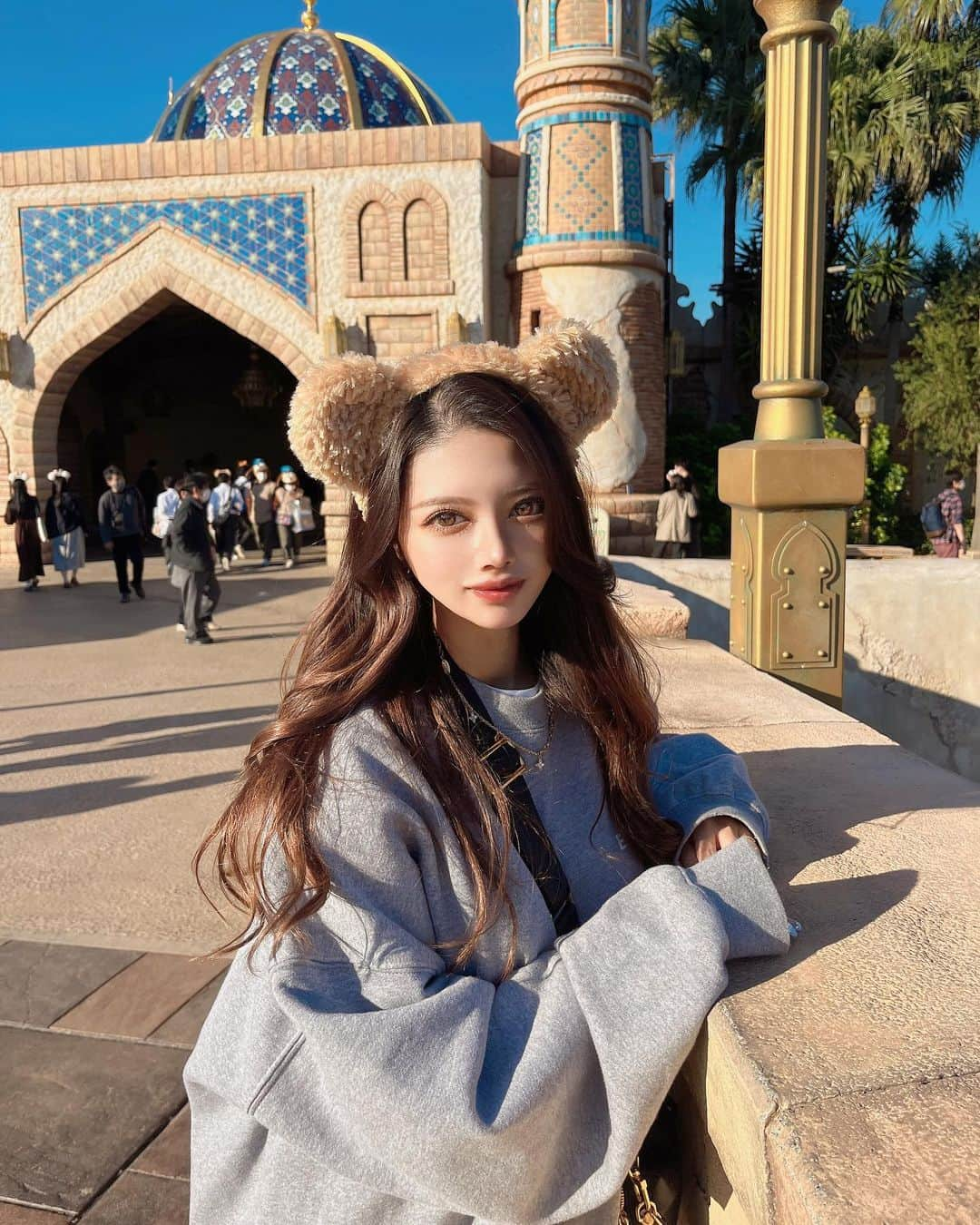 マリナのインスタグラム：「🐠🫧 #disneysea 🫧🐠 ⁡ こないだの続き 🧠 ⁡ ⁡ #リーナベル のカチューシャなくって #ダッフィ にした🧸💛 ⁡ ⁡ ⁡ ⁡ ⁡ #ディズニー #ディズニーシー #tds #essentials #パーカーワンピ #トレーナー #vuitton #prada #サロモ #サロンモデル #名古屋サロモ #関西サロモ #マツエク #カラコン」