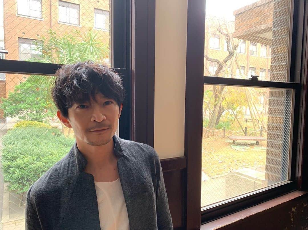 津田健次郎さんのインスタグラム写真 - (津田健次郎Instagram)「#お茶の水女子大学 の #徽音祭 にお邪魔しました。歴史ある講堂でトークさせて頂きました。学園祭は距離が近くて楽しいなぁ。良き時間でした。 ご来場頂きました皆さんありがとうございました。今回残念ながら来られなかった皆さん、また是非。 呼んで下さった学生スタッフの皆さん、心のこもった対応ありがとうございました。」11月13日 20時38分 - 2_da_ken