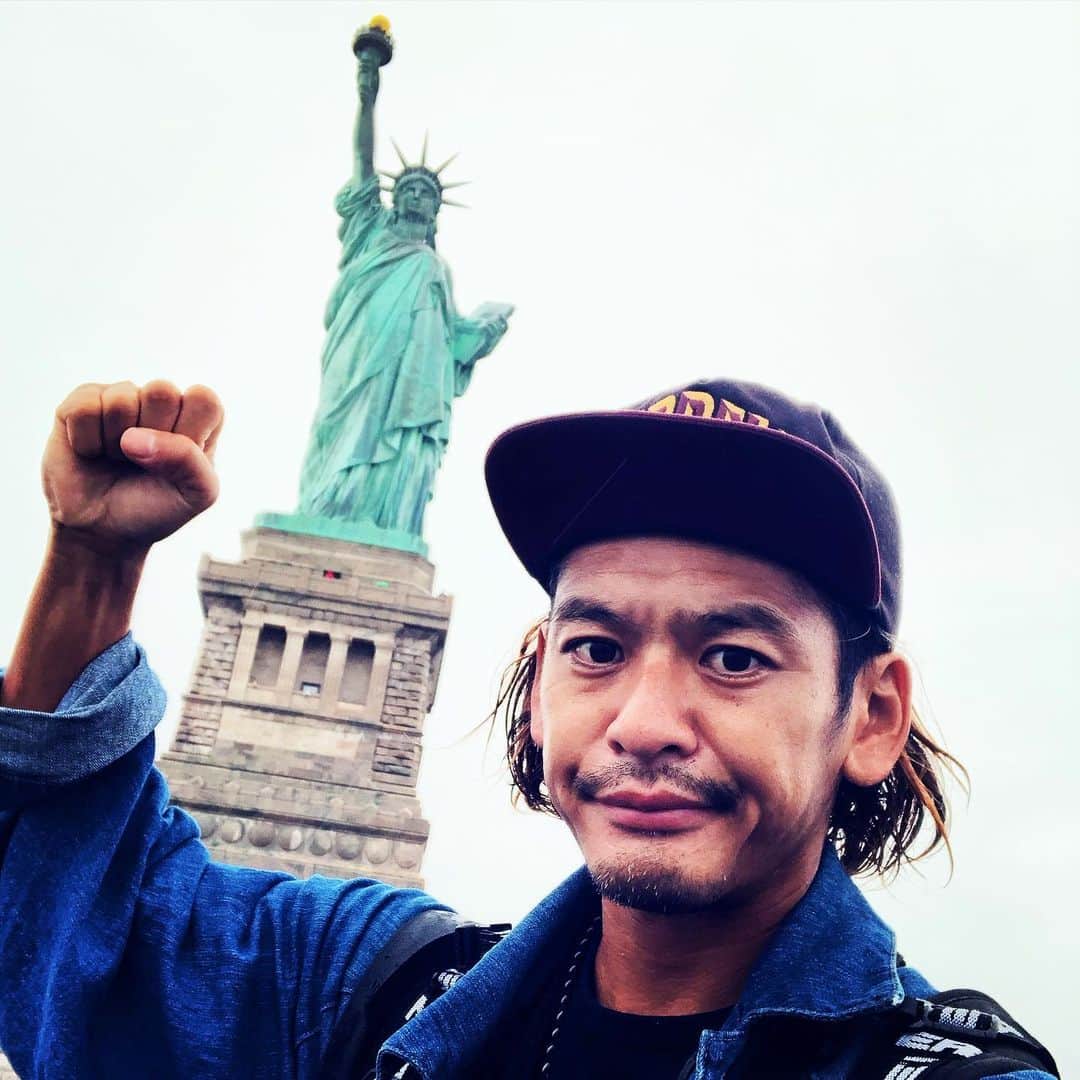 五十嵐恭雄さんのインスタグラム写真 - (五十嵐恭雄Instagram)「ブラジルへの乗り継ぎで #ニューヨーク  #自由の女神 と #911 の #911memorial に行ってきました🇺🇸  色々と考えさせられました。🙏  #ワールドトレードセンター  #旅 #旅人 #trip #america #usa」11月13日 21時36分 - yasuo_ikarashi_