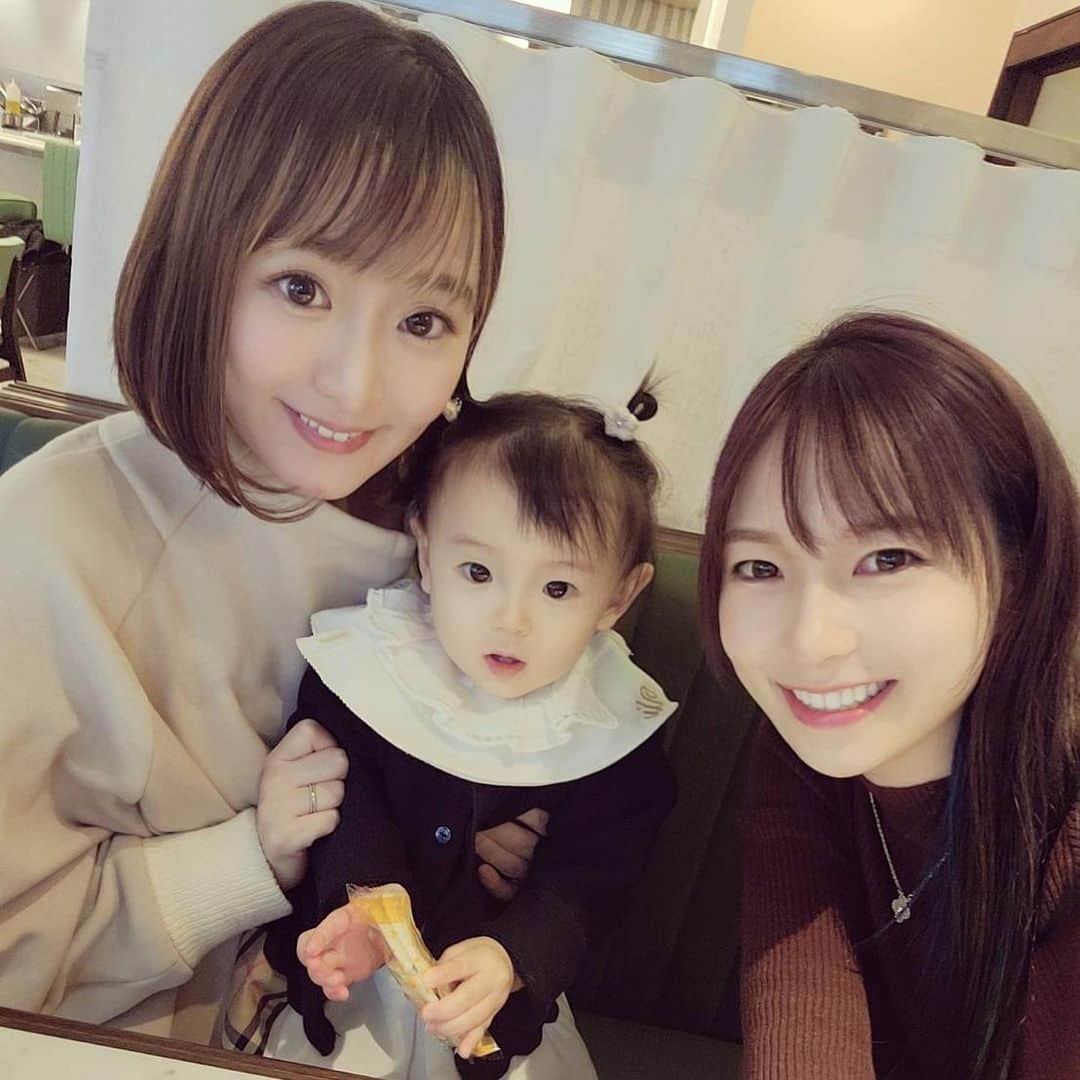 東なつ紀のインスタグラム：「久しぶりにゆかちゃんと🤍 やっと会えた〜妊婦の時ぶり◡̈  お店もたくさん調べてくれて、侑生に🎁まで、、 何から何までありがとう〜🤍  年内会いたい🤍 #表参道カフェ  #子連れランチ東京  #linastores  #トリュフパスタ」
