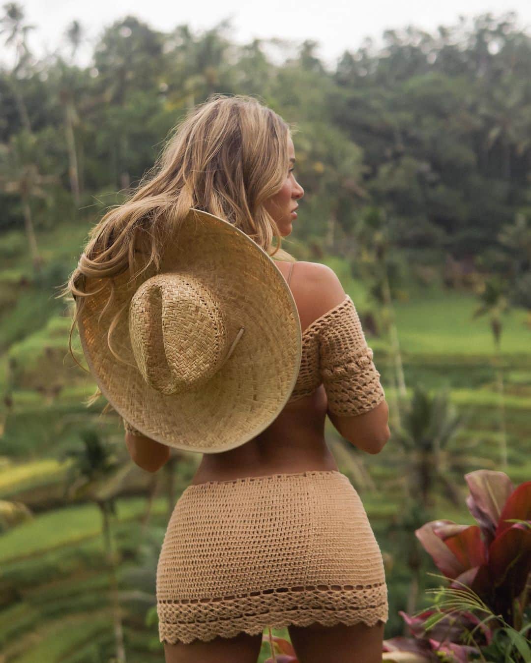 Cindy Pradoさんのインスタグラム写真 - (Cindy PradoInstagram)「And just like that, Paris content is over and Bali content begins 😍 Amazing day exploring Ubud, getting caught in the rain, flying, and making new friends 🥰 photos by @hollyparkerphoto」11月14日 9時40分 - cindyprado