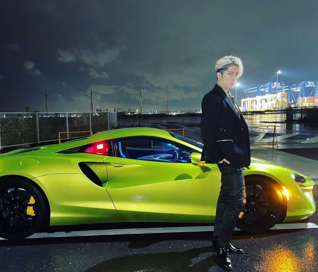 雅-MIYAVI-のインスタグラム：「Tokyo midnight drive with @mclarenauto @mclarenautojapan   Coming soon…  🗼  #McLaren #Artura」