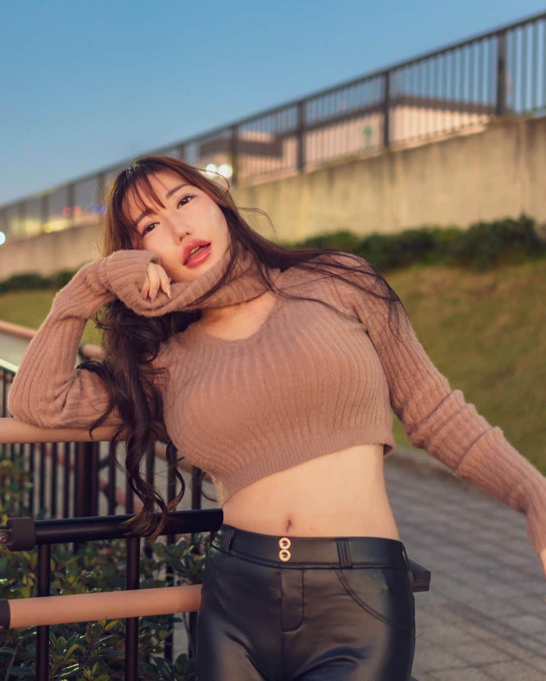 のインスタグラム：「#これがこう #レザーパンツ   #portrait #tokyo #model #asiangirl #ポートレート」