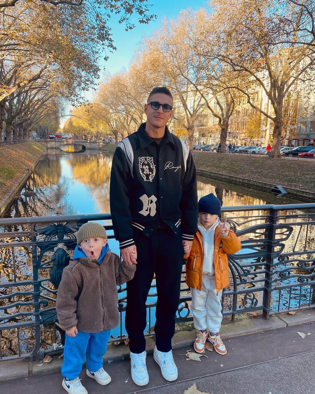 クリストファー・ピーターソンのインスタグラム：「FFF #family #friends #football 🫶🏽」
