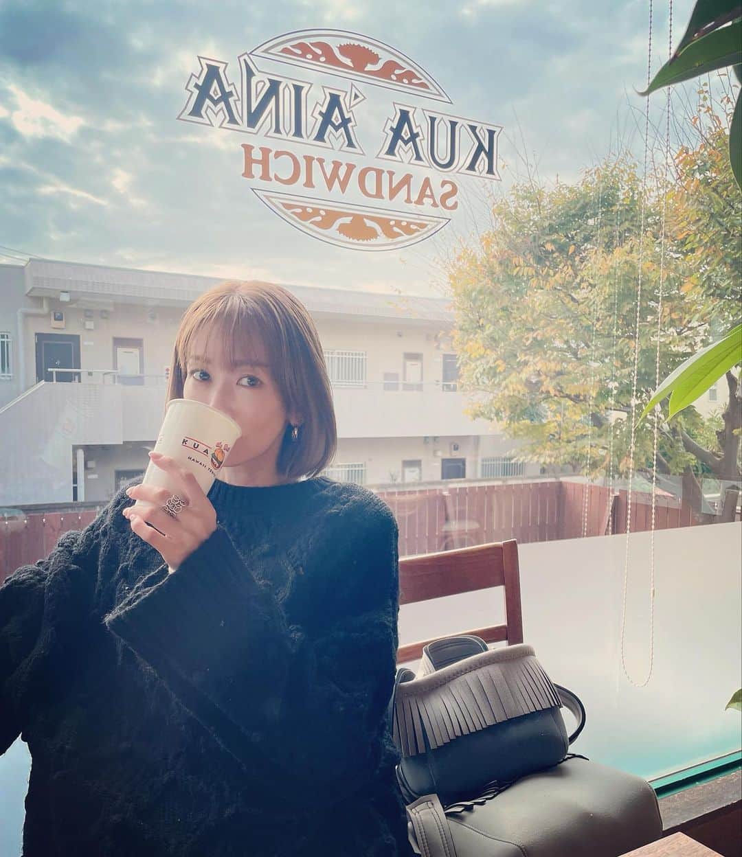 大河内奈々子のインスタグラム：「・ ・ 息子とまたまた　 ハンバーガーの食べ歩き。  私の目的は　 ハンバーガーを食べることより 息子と過ごす時間😊  小さなことでも 一緒に笑って話せる関係でいてくるといいな とハンバーガーを頬張る息子を見て思います🙄  #大河内奈々子 #nanakoohkouchi #hamburger #withson」